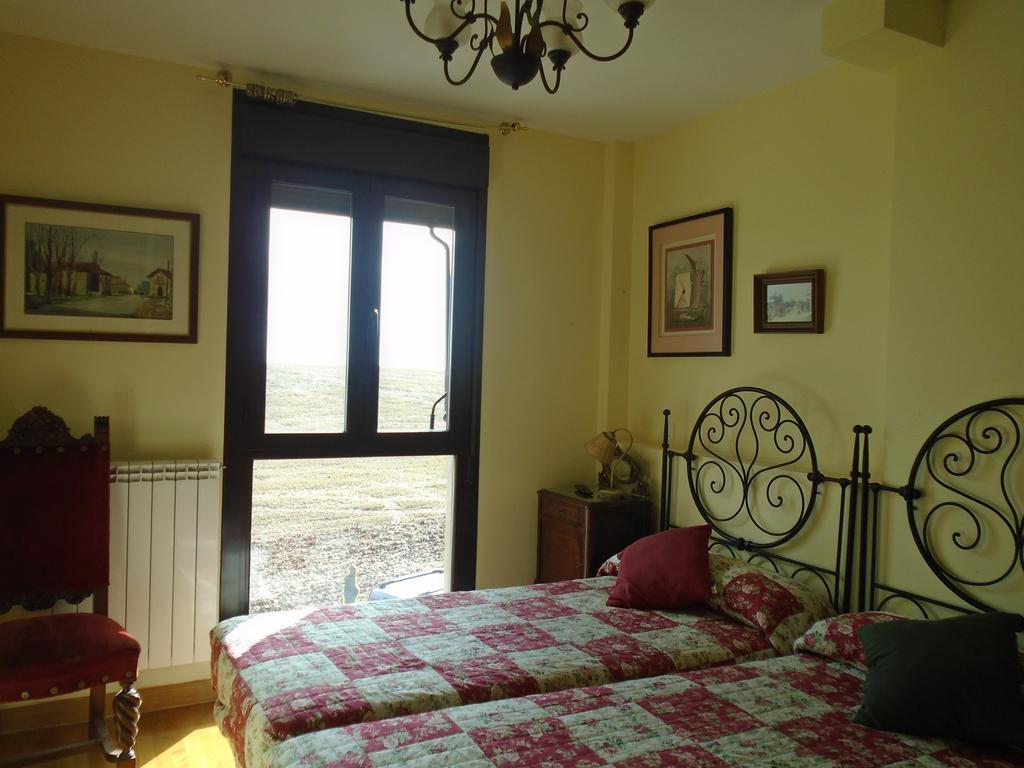 Albergue Victoria Ciruena Bagian luar foto